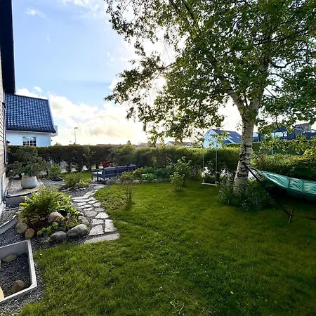 Family Home W Hot Tub & Garden Close To Stavanger Randaberg på Jaeren