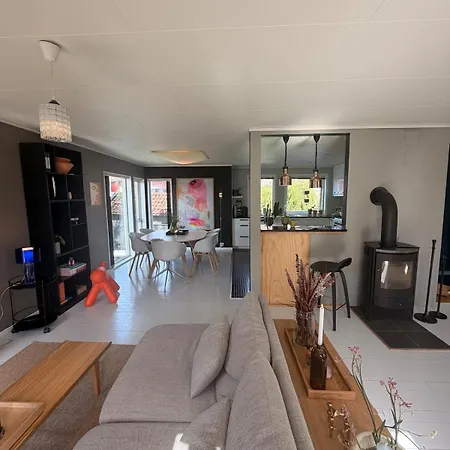 Family Home W Hot Tub & Garden Close To Stavanger Casa de Férias
