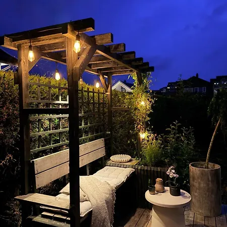 Family Home W Hot Tub & Garden Close To Stavanger Randaberg på Jaeren
