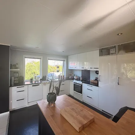 Family Home W Hot Tub & Garden Close To Stavanger Casa de Férias *