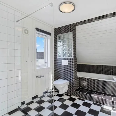 Family Home W Hot Tub & Garden Close To Stavanger Casa de Férias