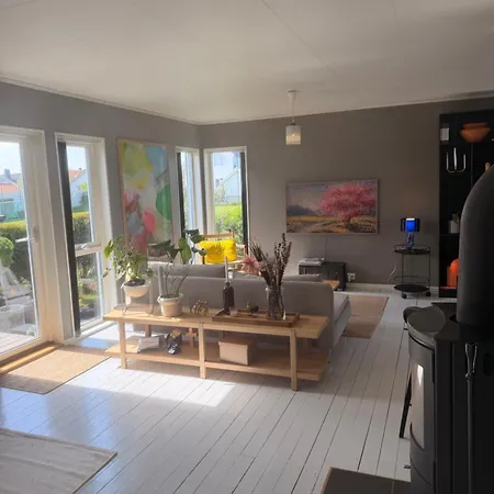 Family Home W Hot Tub & Garden Close To Stavanger Casa de Férias